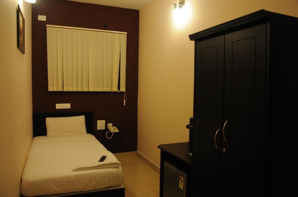 Hotel Sri Krishna Residency Udupi Buitenkant foto
