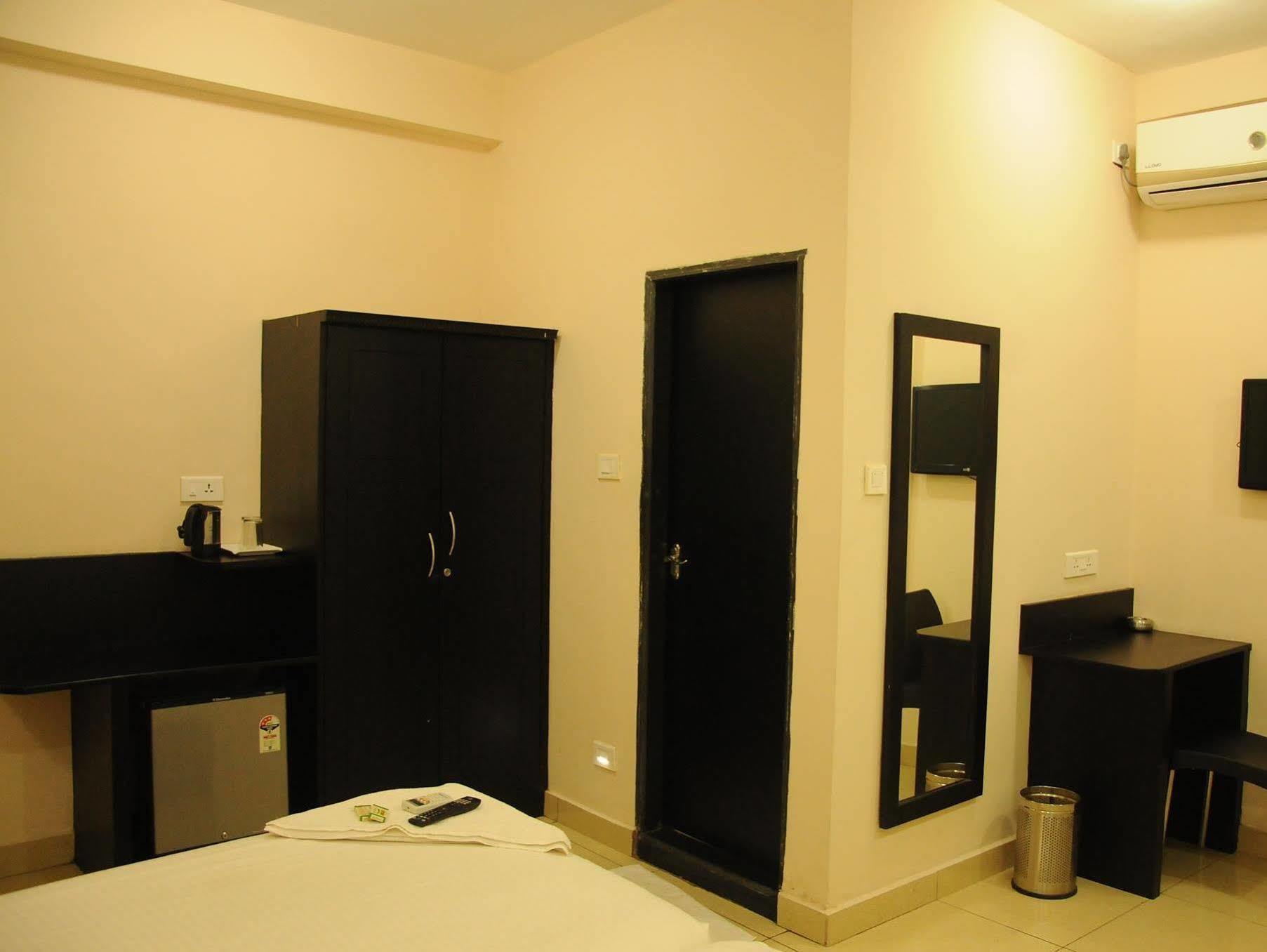 Hotel Sri Krishna Residency Udupi Buitenkant foto